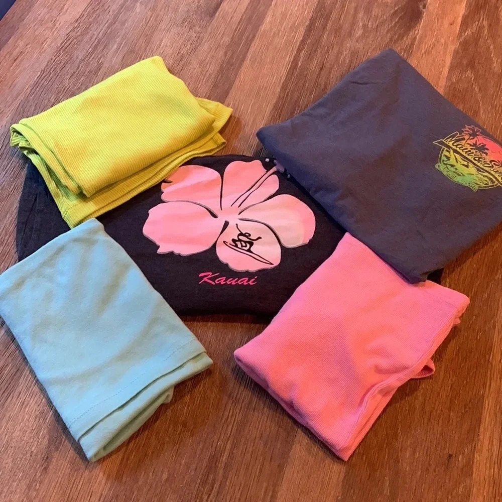 Bundle of 5 tanks tops for single wear or layering tank size S, M & L.